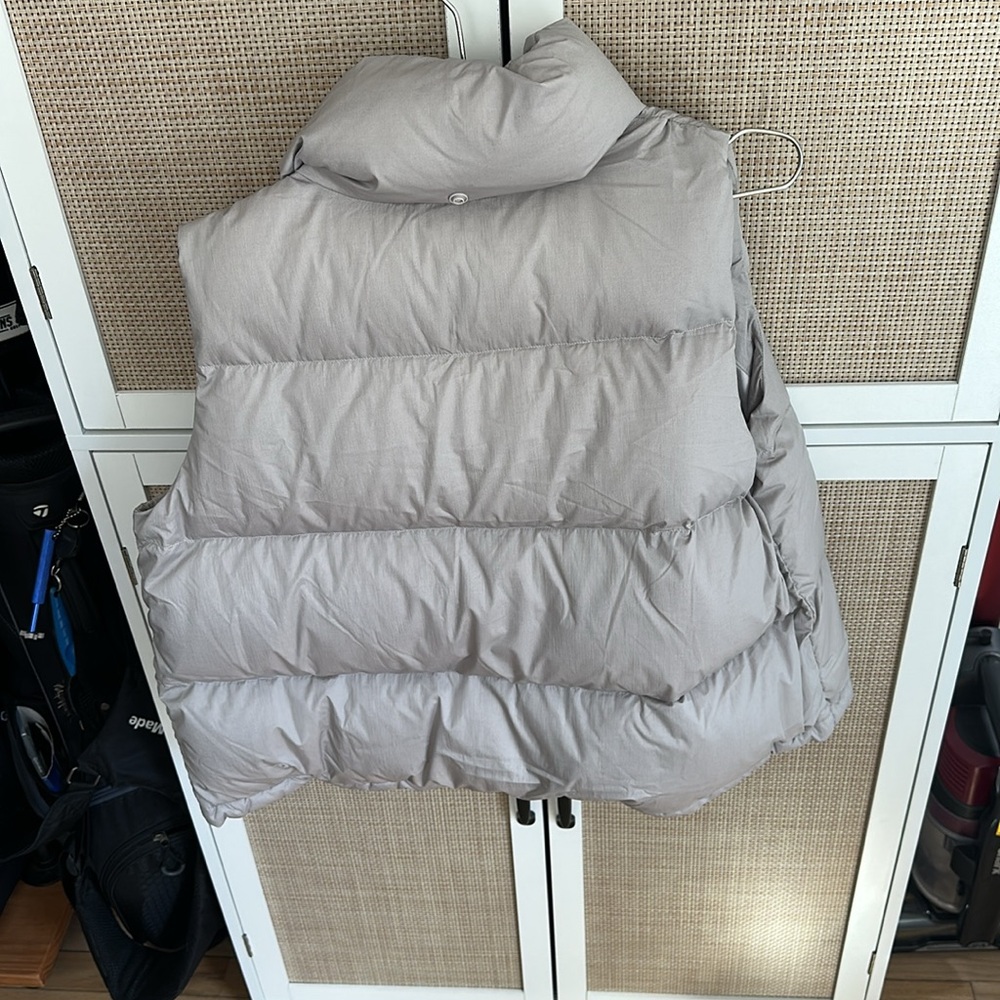 Lululemon Wunder Puff Vest. Excellent Condition. Worn a couple times. - Picture 3 of 5